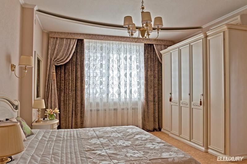 Бежевые шторы для спальни из бархата заказать в Москве 