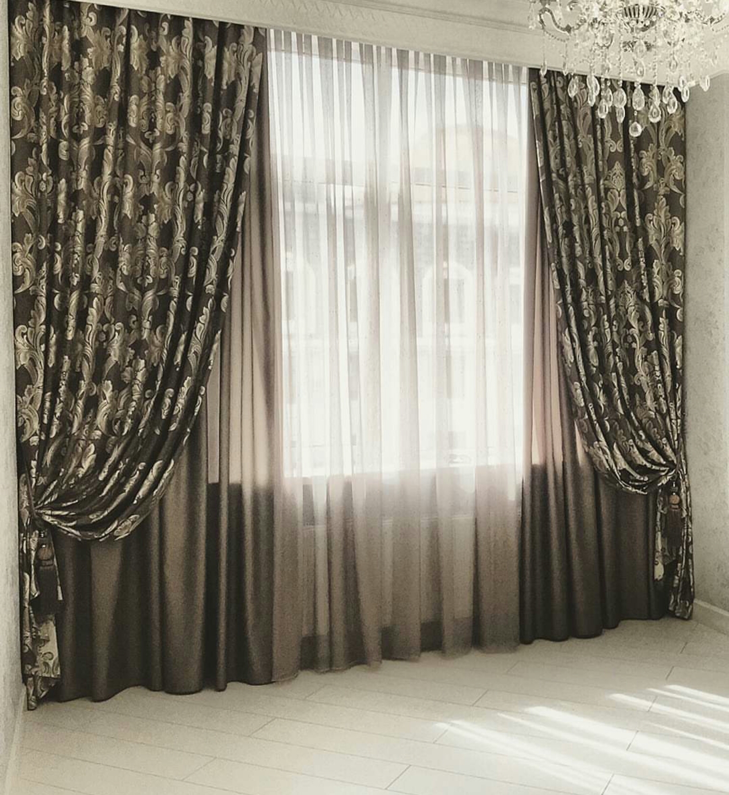 Заказать двойные шторы для гостиной в Москве elluxury.ru